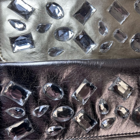 Gold and silver Metallic Crystal gems clutches - Picture 3 of 13